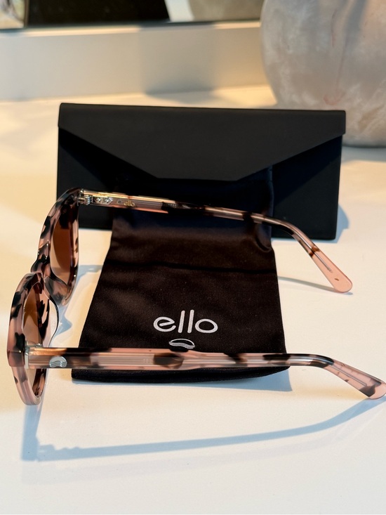 ello Women\'s Tortoiseshell Pink Mirror Lens Sunglasses main image 5